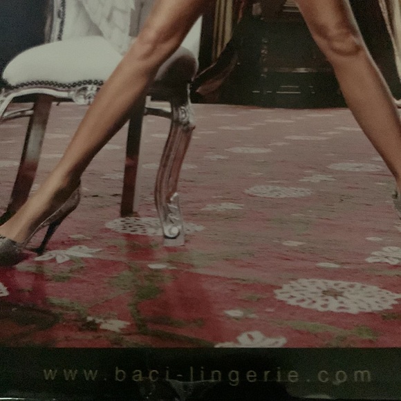 Baci-Lingerie BRAND NEW IN BOX. Size M/L. White lace & mesh crotchless panty - Picture 6 of 8